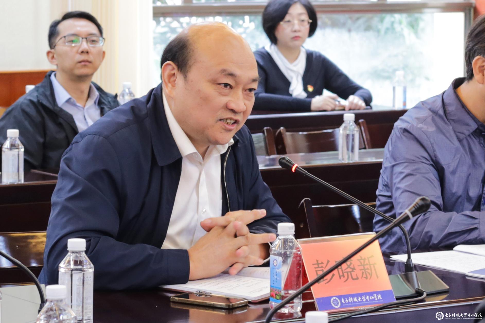 彭晓新对我校中心组学习开展情况给予充分肯定,并提出指导意见:一是要